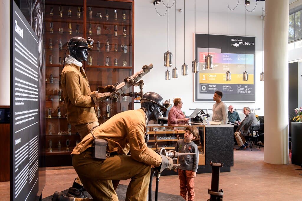 Ontdek zwarte verhalen

Fotograaf: Mike Bink