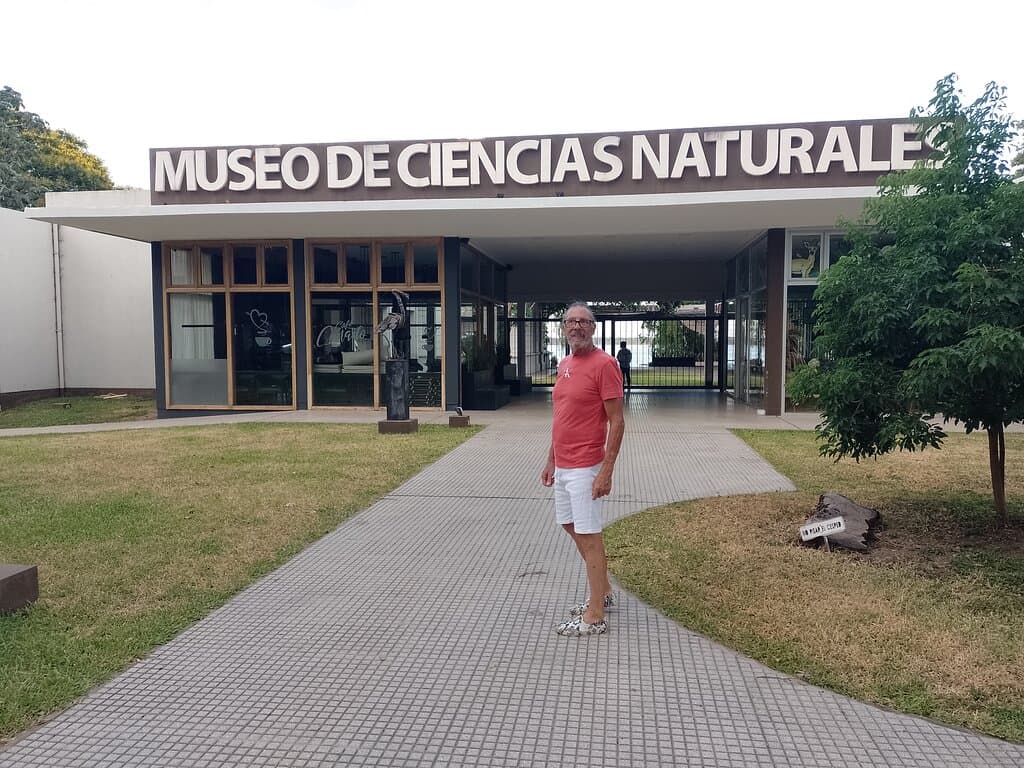 MI MARIDO EN EL MUSEO