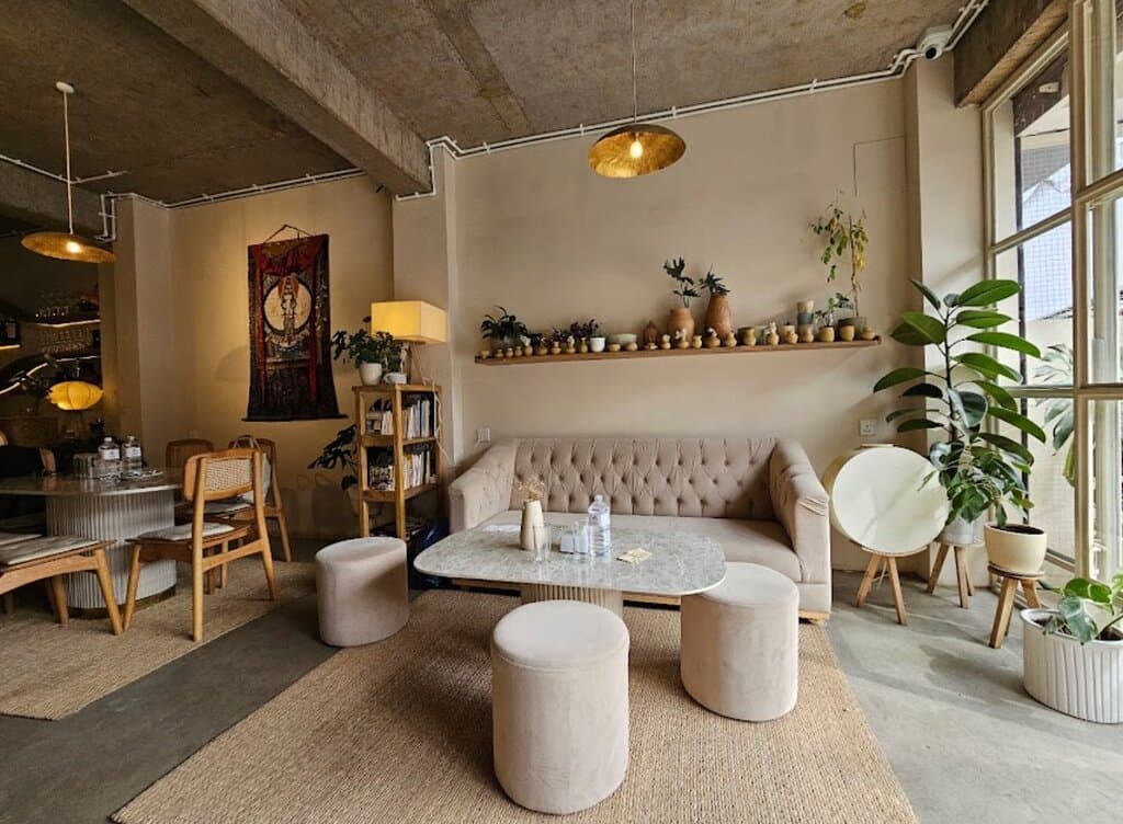 At 4Stories, our mission is to create an unforgettable dining experience that nourishes both body and soul. We invite you to embark on a culinary journey that combines artistry, taste, and serenity. Join us as we strive to redefine the way food is enjoyed and shared in a space that truly resembles a zen oasis. Welcome to 4Stories– where quality food meets aesthetic solace!