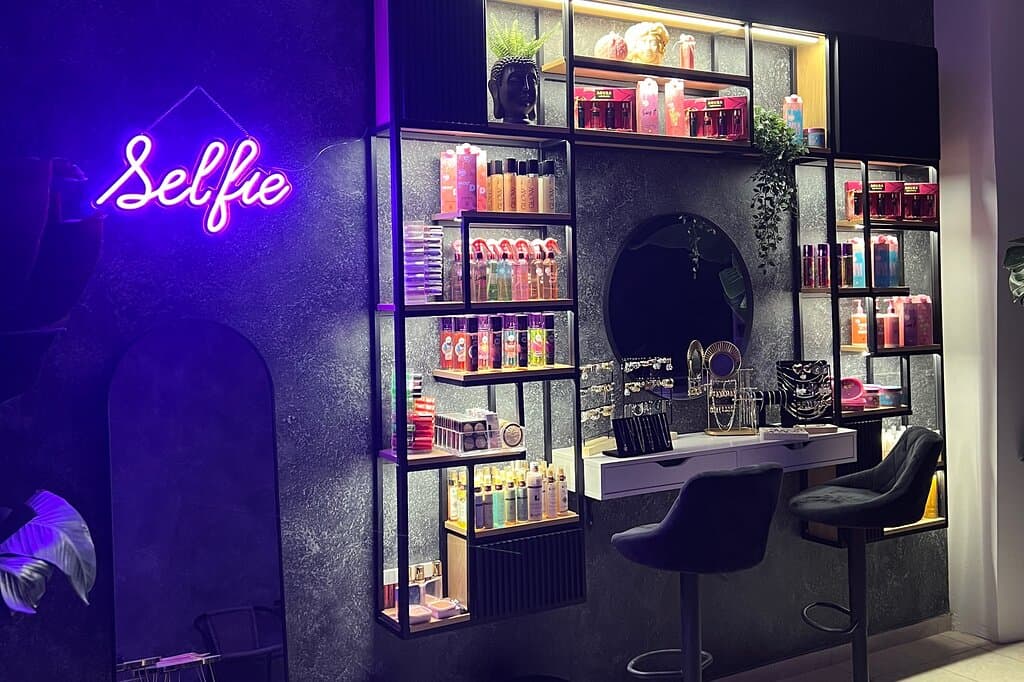 Strada Iuliu Maniu Mirror Street