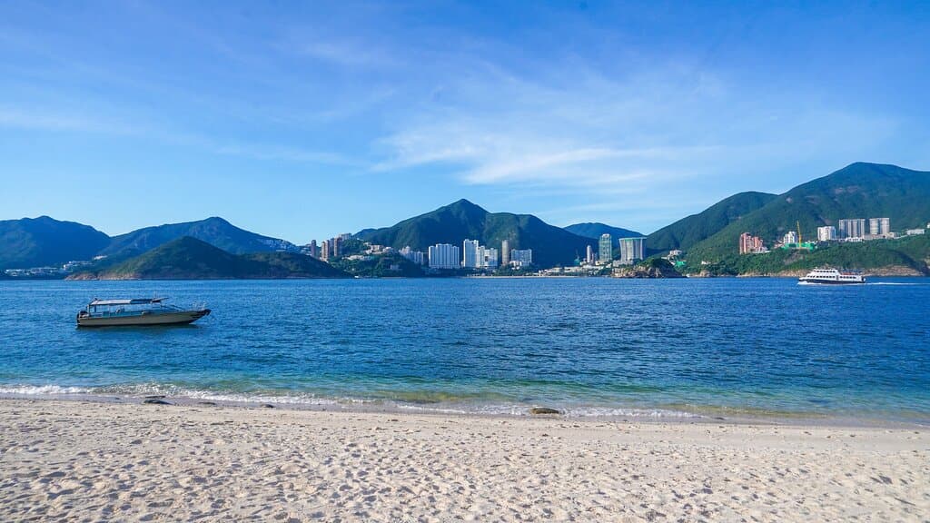 Round Island (銀洲), Southern District, Causeway Bay, Hong Kong

Just 5-6 minutes boat-distance away from Repulse Bay, Completely different holiday experience, can enjoy a real nature, quite place.