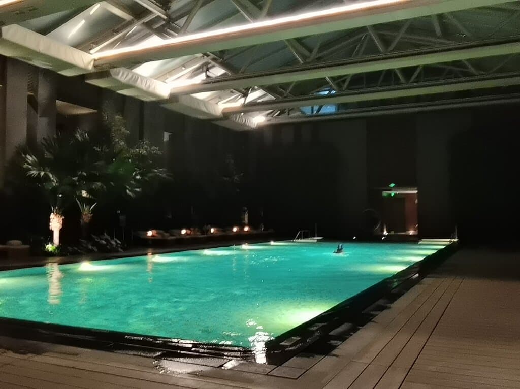 Enjoy Drinks and Views at Mei Bar (Rosewood Hotel)