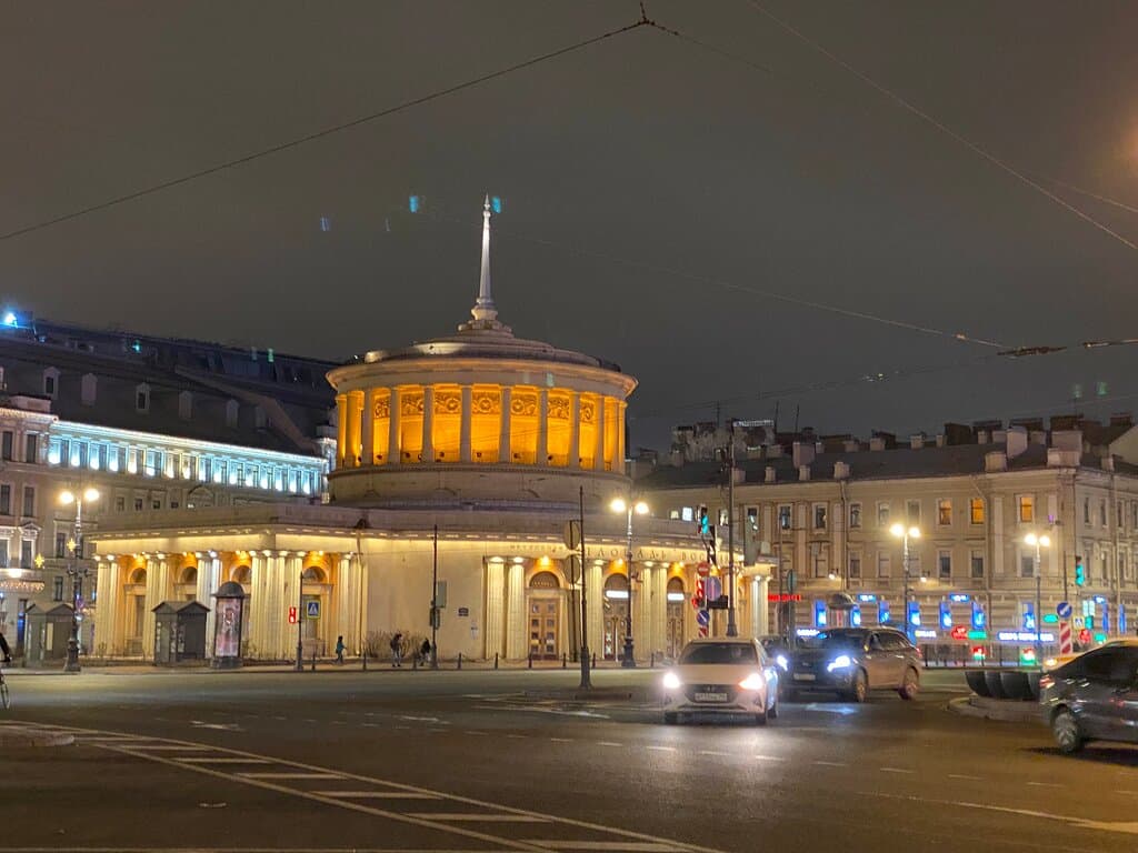 Площадь Восстания в Петербурге 