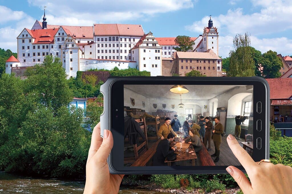 Mit dem interaktivem Tablet-Guide "HistoPad" auf emotionaler Zeitreise durch Schloss Colditz. (© Sylvio Dittrich, Histovery)