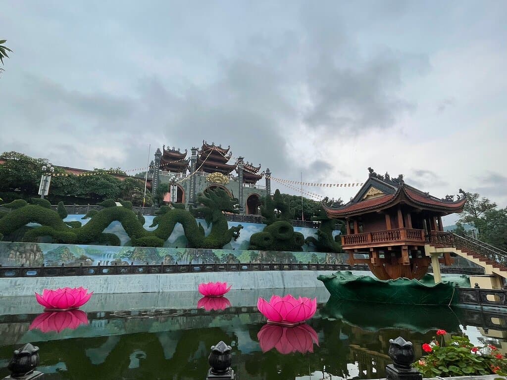 Ba Vang Pagoda Ha Long