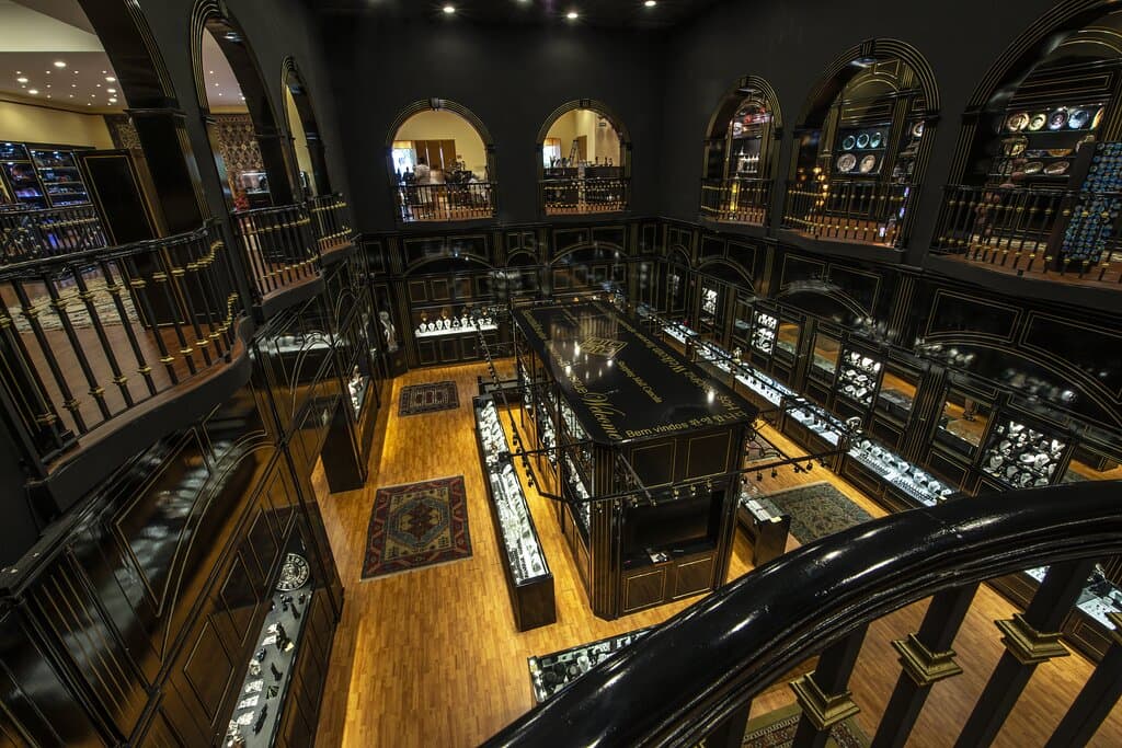 international jewelry center & outlet shopping mall