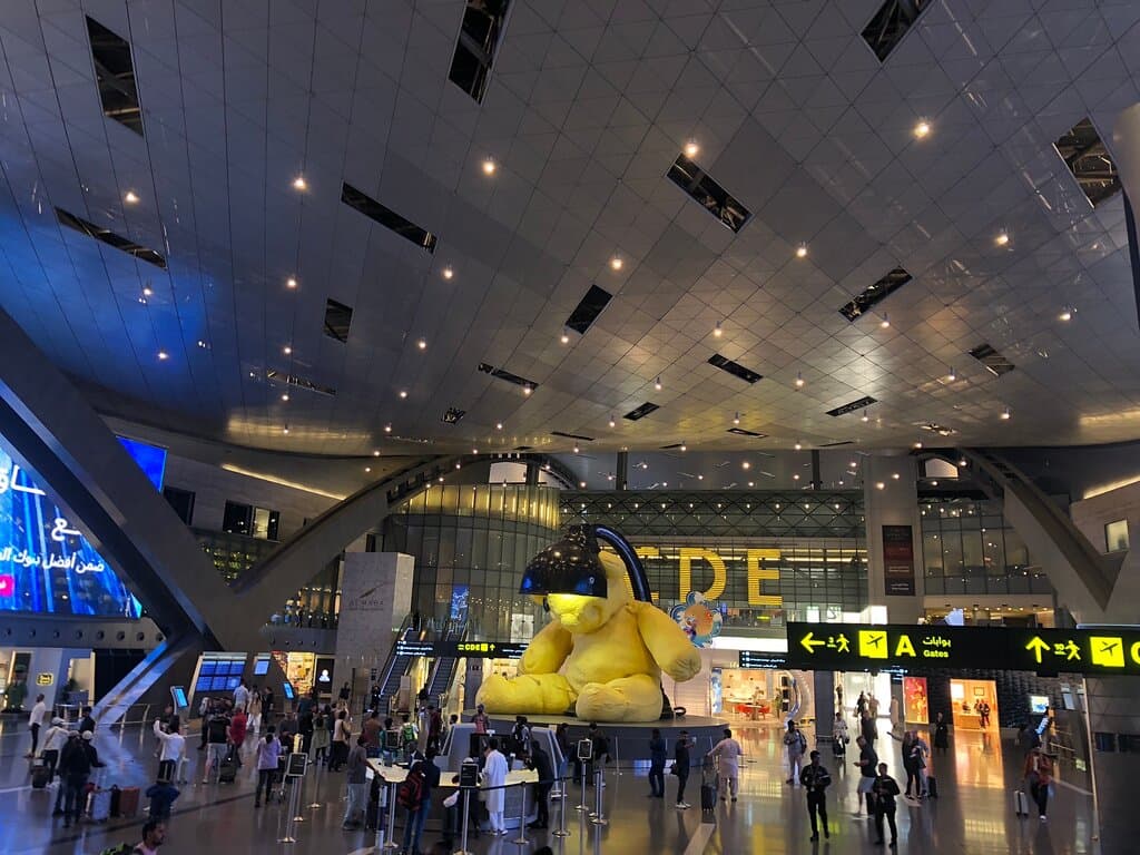 Aeroporto  internazionale Hamad di Doha , Lamp Bear, maggio 2024