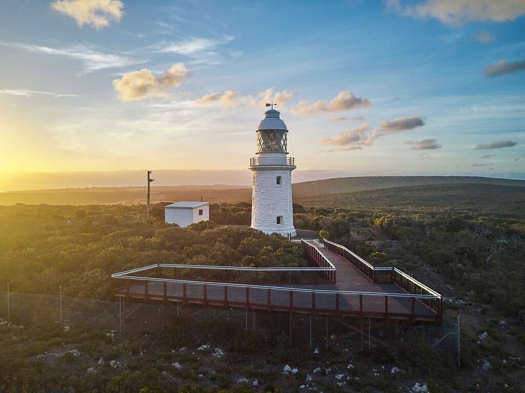 A universally accessible observation platform offers excellent views.