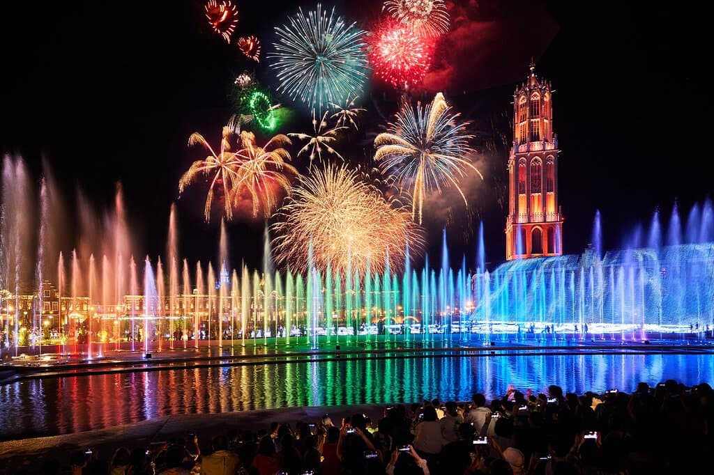 ウォーターガーデン　
音楽噴水ショーとともに花火を楽しめるスポットも登場