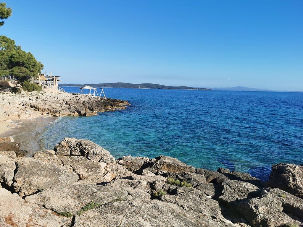 Beach Ivan Dolac, na ilha de Hvar