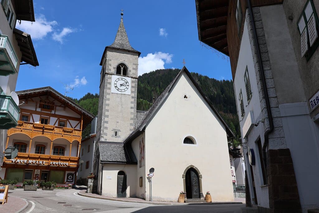 Canazei - Chiesa San Floriano da via Dolomites (Tn)