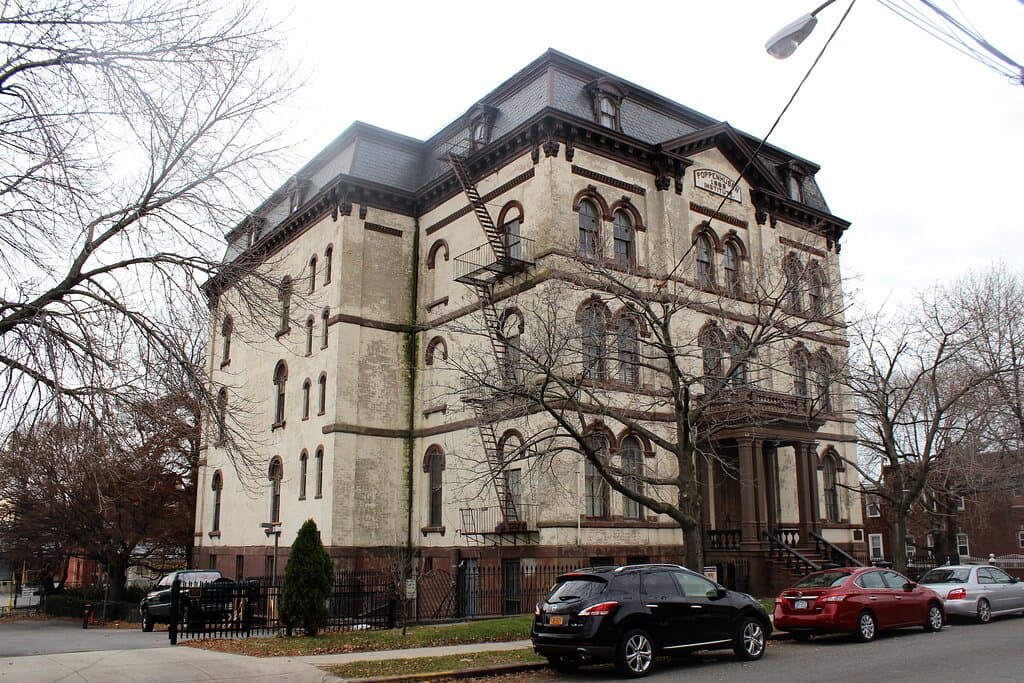 Poppenhusen Institute