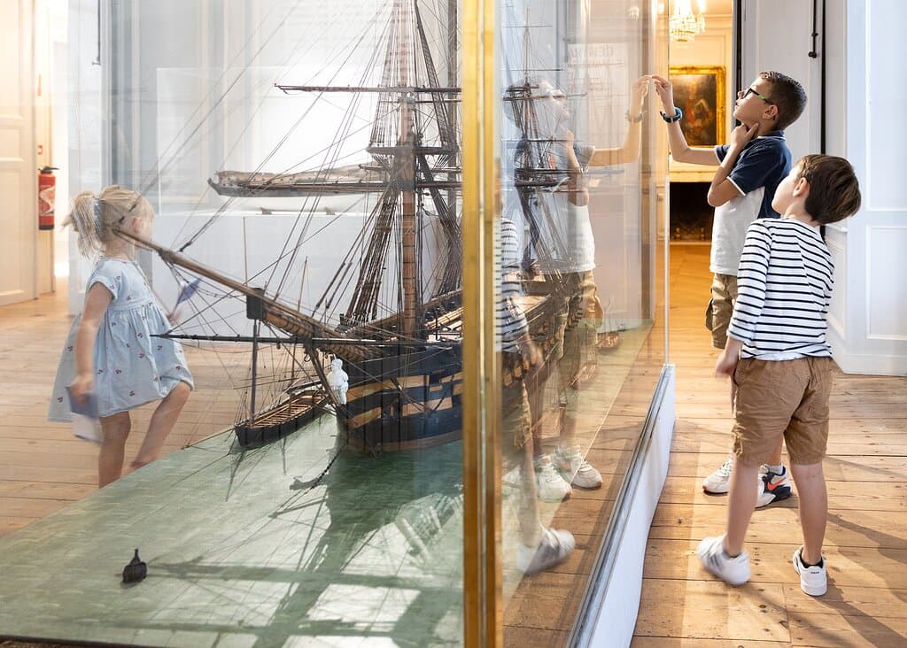 Visite © Musée national de la Marine / Brumes Editions