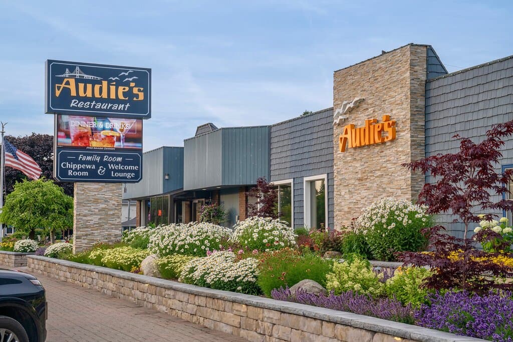 Offering 3 unique dining rooms