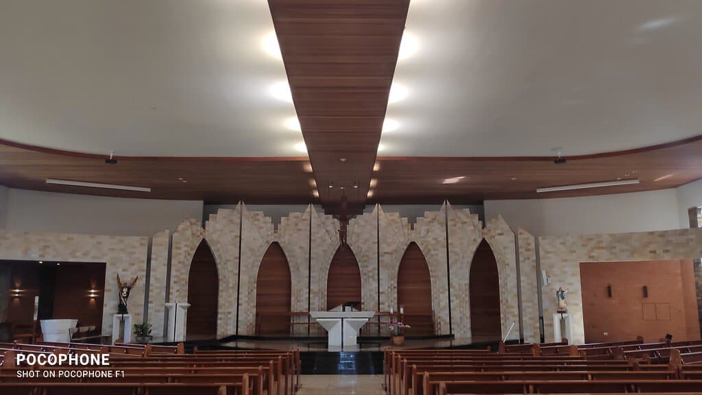 Visão geral da paróquia e altar