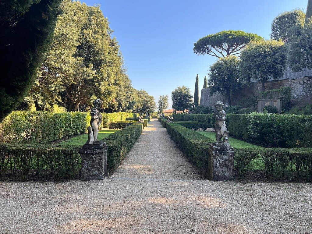Photos of the Gardens and Papal Palace.