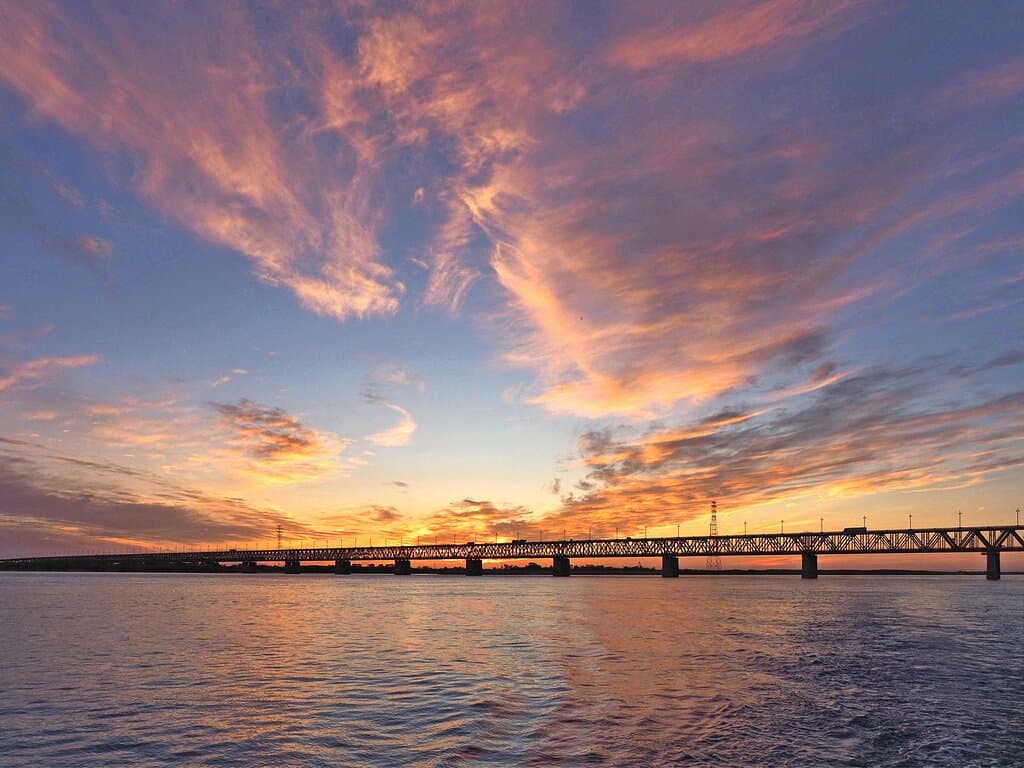  И уехал на поезде в закат..... 