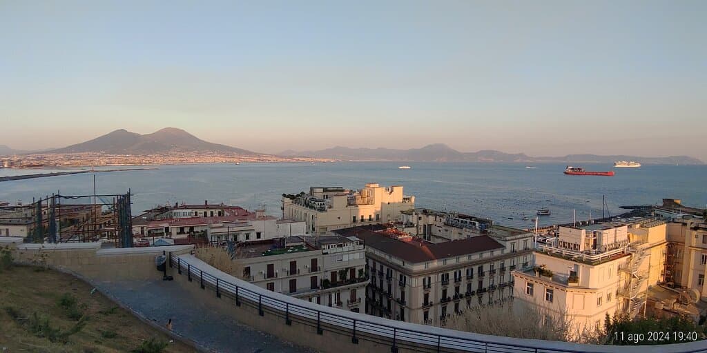 Take the Ascensore Monte Echia