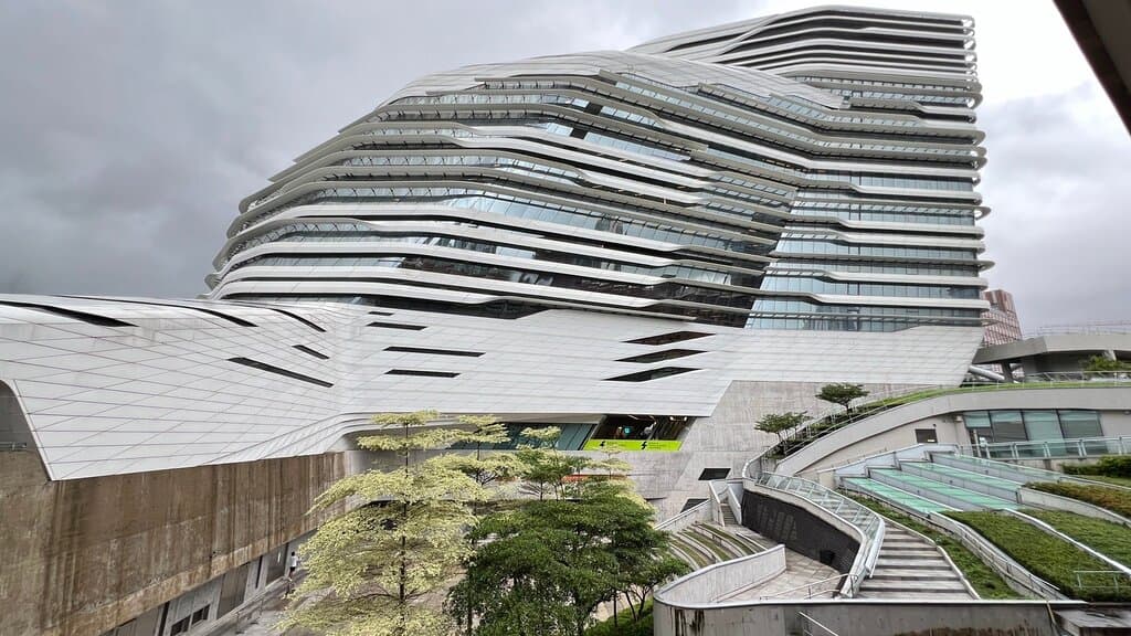 Hike to the summit of Ma Kai Leng