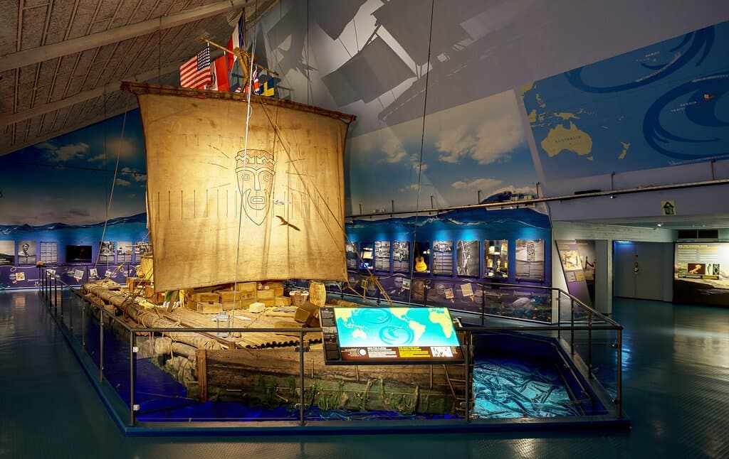 På Kon-Tiki museet kan du se den originale flåten fra 1947.