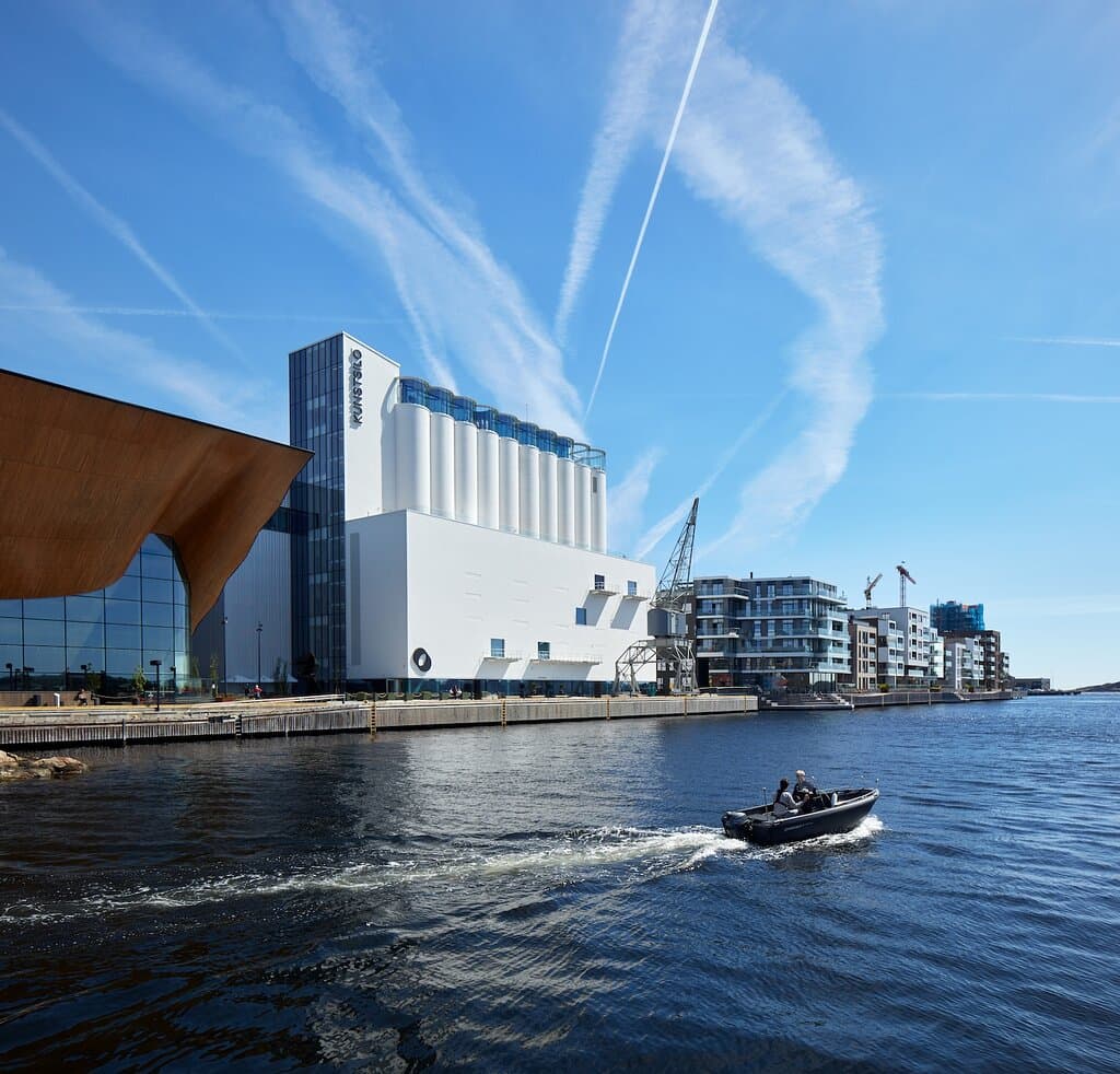 Kunstsilo by the quay. Photo: Alan Williams