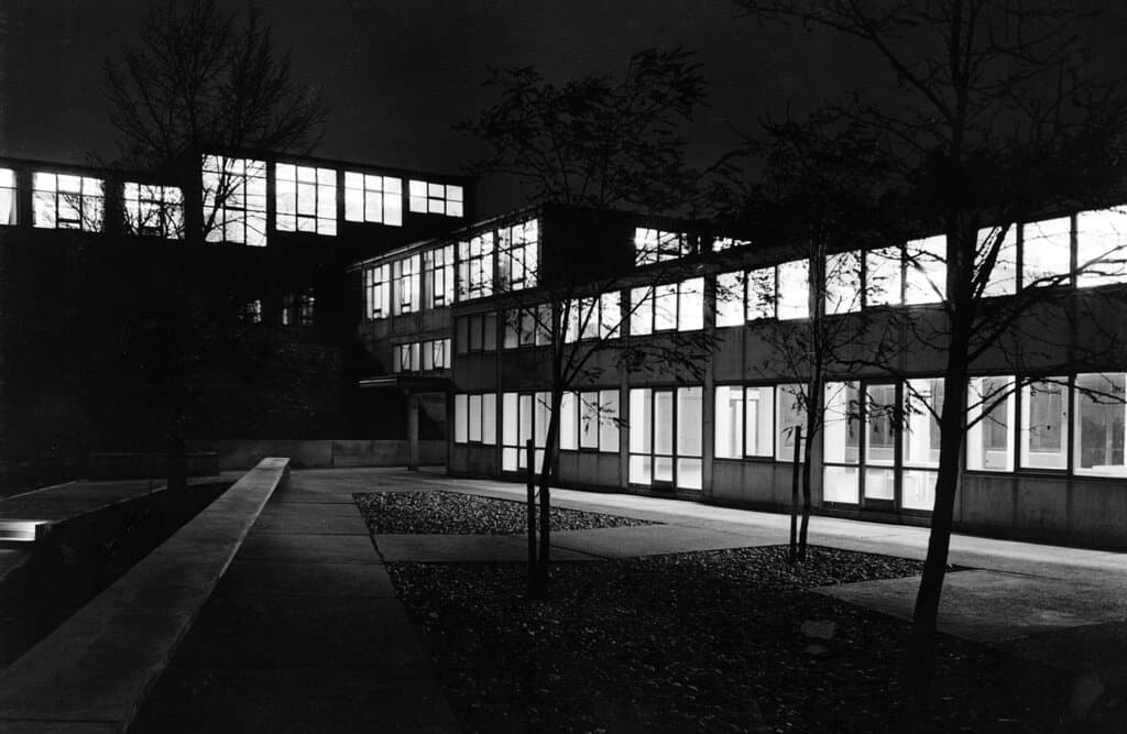 Gebäude der HfG bei Nacht, Wolfgang Siol, ©HfG-Archiv / Museum Ulm, Signatur: HfG-Archiv 56/0258