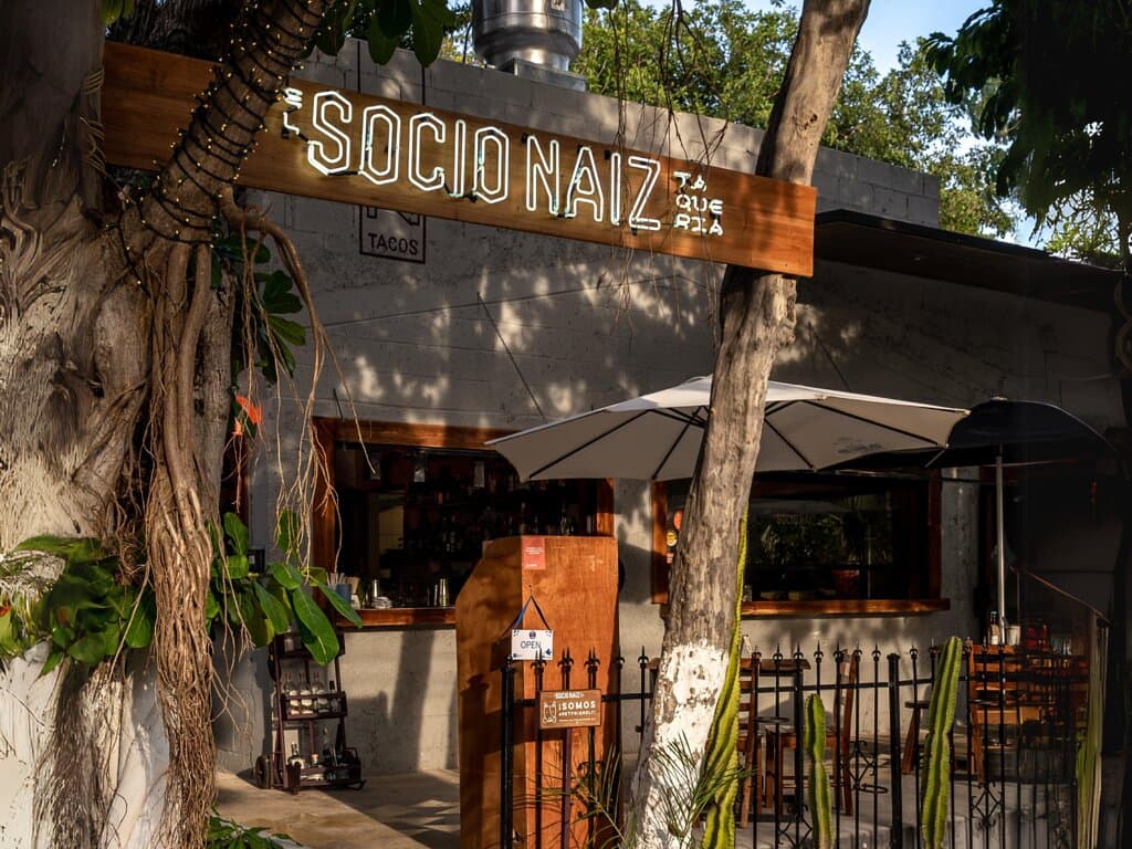 LAS PUERTAS AL CIELO