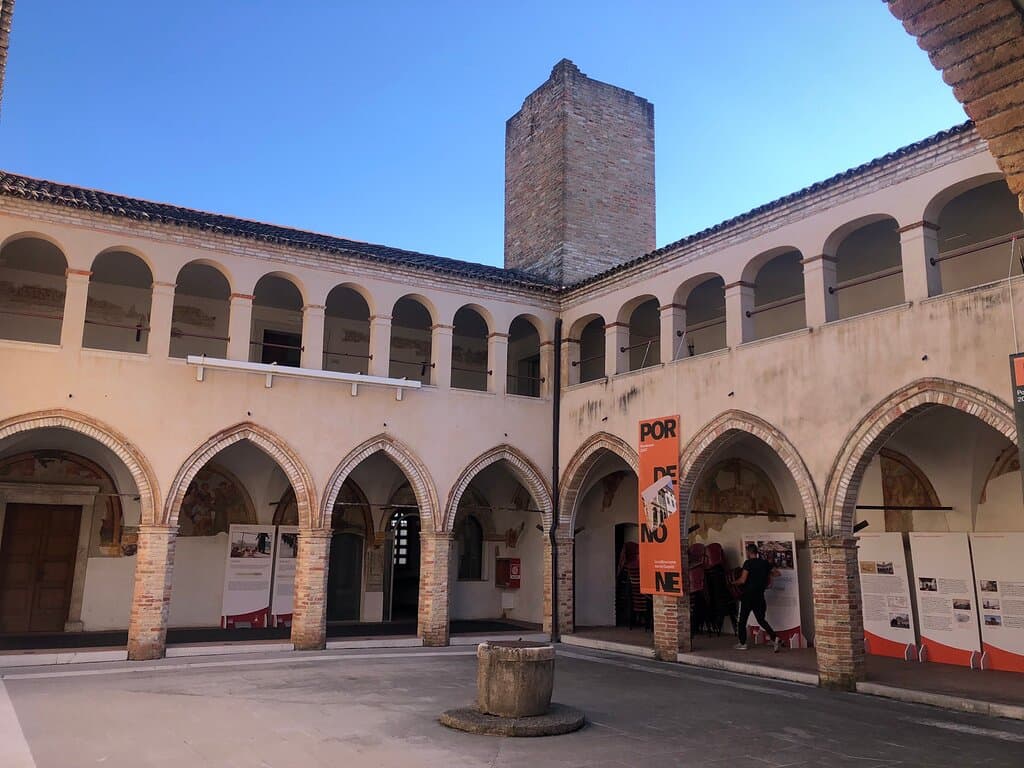 Vista d’insieme del Chiostro interno .