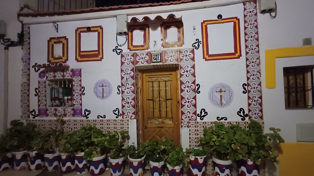 fachada casa en barrio Santa Cruz