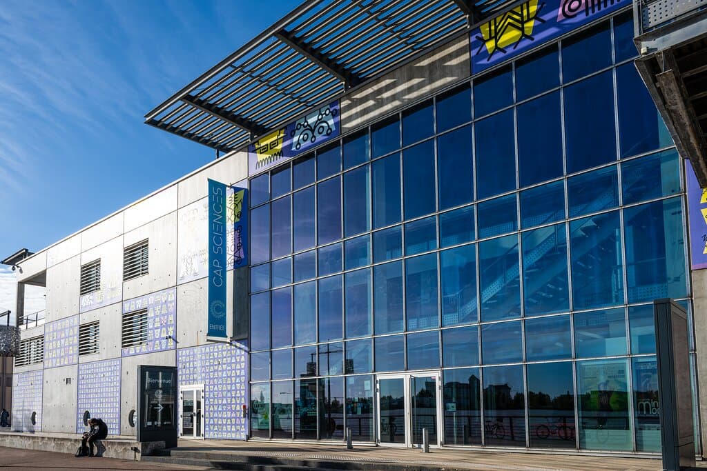Cap Sciences est ouvert du mardi au vendredi de 14h à 18h et le week-end de 14h à 19h.