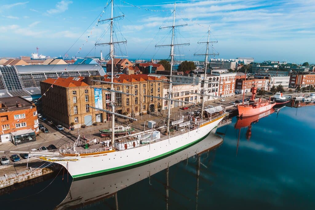 Musée maritime et portuaire (quai de la Citadelle), voilier-école Duchesse Anne, bateau-feu Sandettié et remorqueur Entreprenant.

Photo : Théo Chrétien/Musée maritime et portuaire