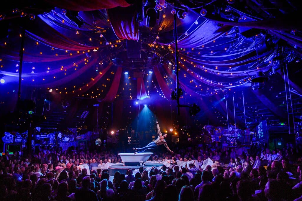 David O'mer show-stopping bath act 