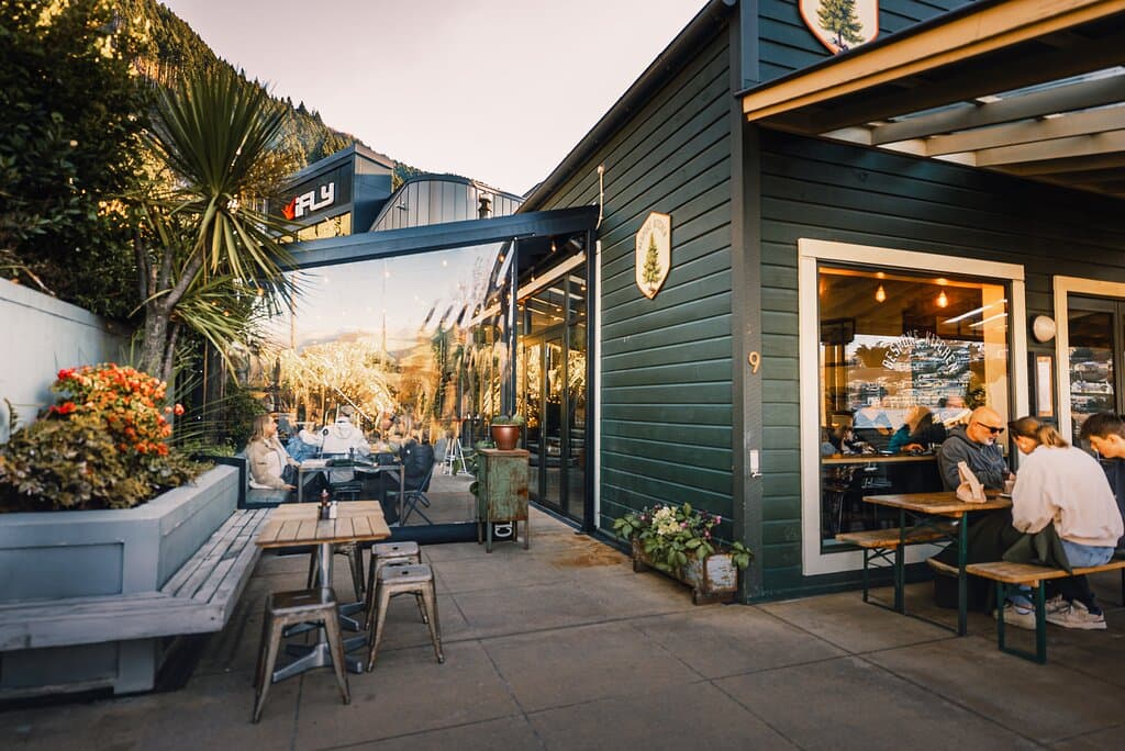 Nestled in the hill between Queenstown and the Gondola with garden courtyards and views over to the Remarkable’s. Bespoke kitchen is an oasis of calm in Queenstown’s hustle bustle