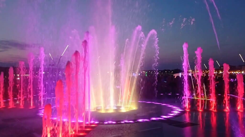 Магнитогорск. Светомузыкальный фонтан в парке "Притяжение".