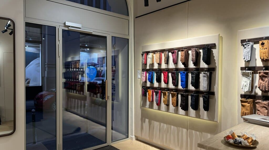 Glove Gallery Budapest. Handmade in Hungary since 1861.