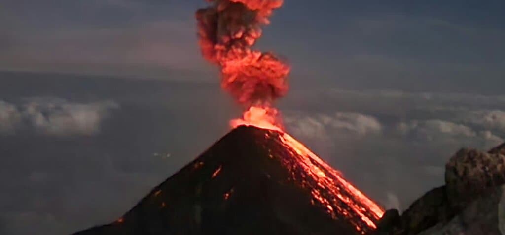 Turistico Volcán Acatenango.tour de Camping, Tour de Asaltó, con guías locales