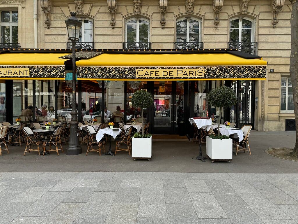 Ouvert en continu, notre établissement et son nouveau look saura vous accueillir tous les jours de 7h à 1h 