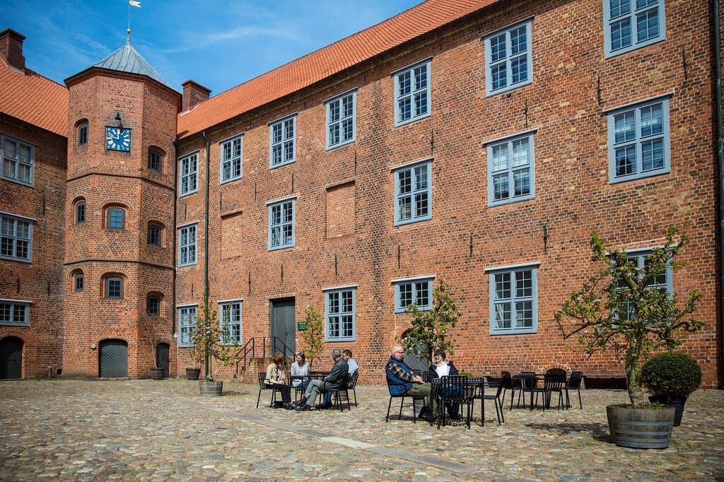 Sønderborg Slots historiske rammer indbyder til fordybelse og spændende fortællinger 