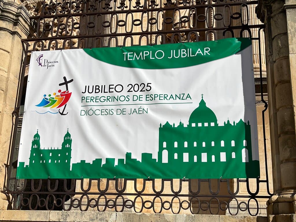 2025年 Jubilee Year（聖年）の垂れ幕（希望の巡礼者 ハエン教区）