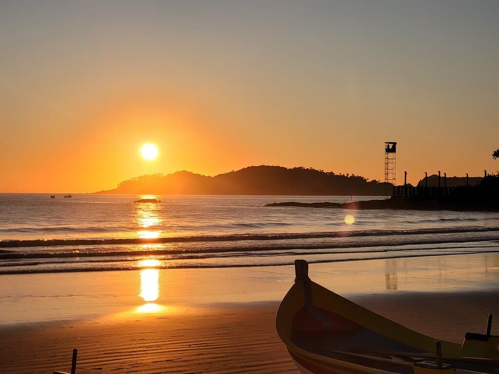 De 1º de maio a 31 de julho, vivencie a tradição da Pesca Artesanal da Tainha nas praias de Bombinhas.