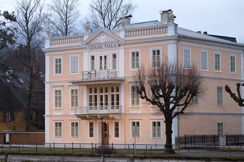 Aussenansicht der Lehárvilla.