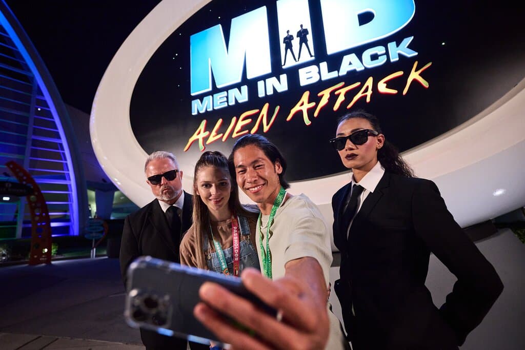 New York has been hit by an epidemic of aliens and it’s up to you, Agent Trainee, to blast them into oblivion. Use your laser gun to zap those little suckers and rack up points before they zap back at you, sending your car spinning out of control. With the fate of the Earth in your hands, you'll become a full-fledged MEN IN BLACK™ agent.