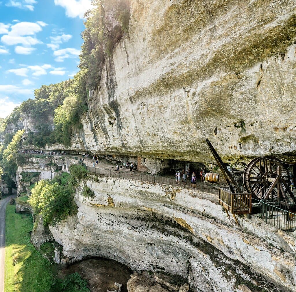 La grande terrasse de la Roque Saint-Christophe