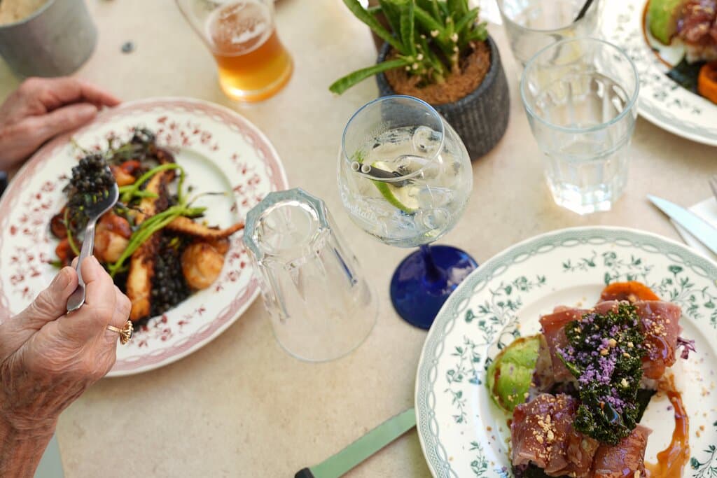 Famille au déjeuner