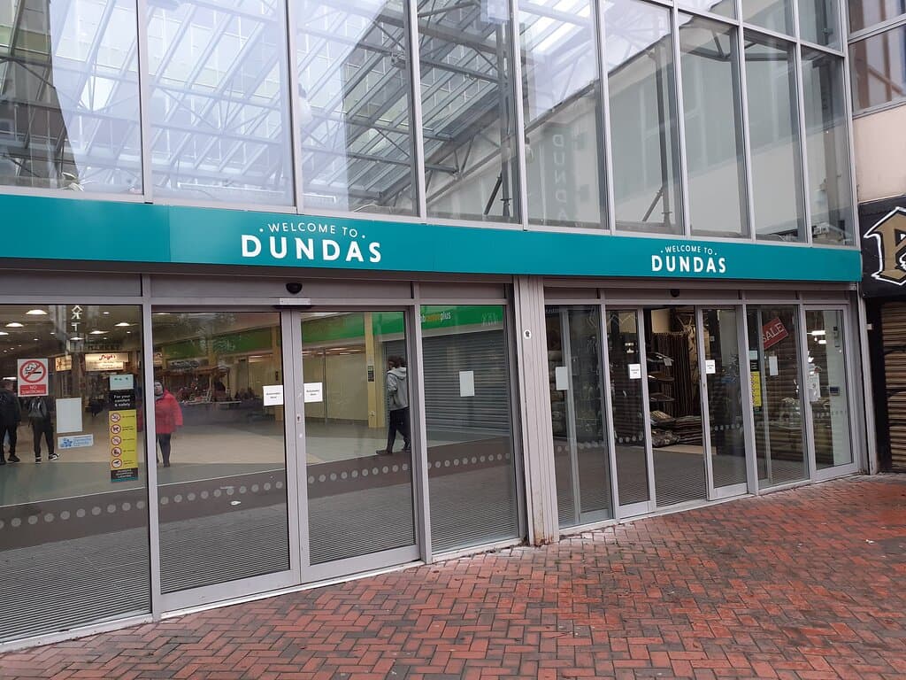 Main doors - Dundas Street