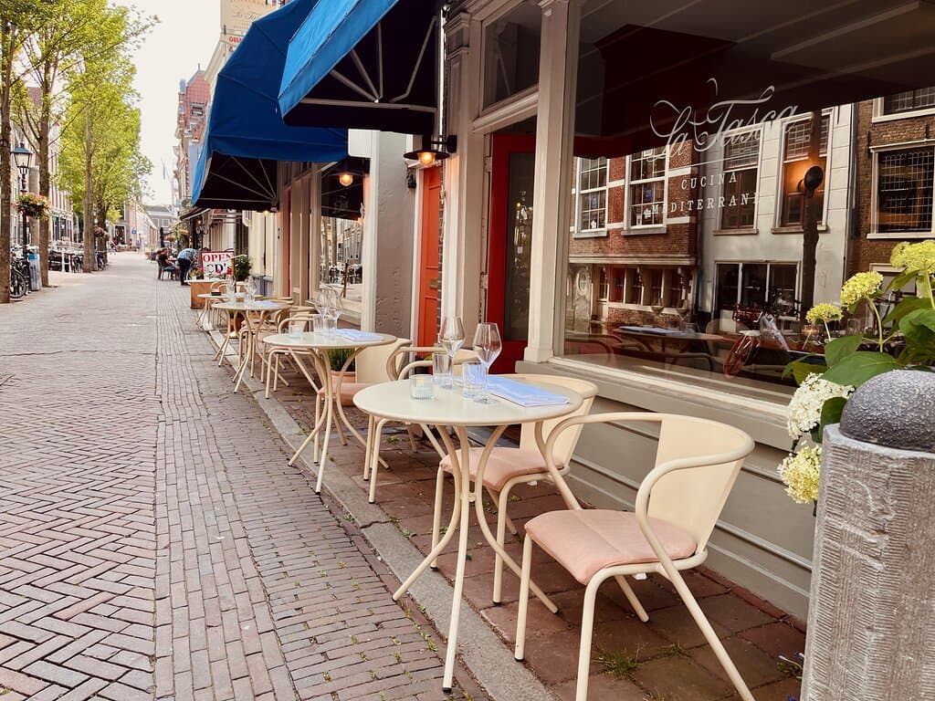 Voorkant restaurant La Tasca