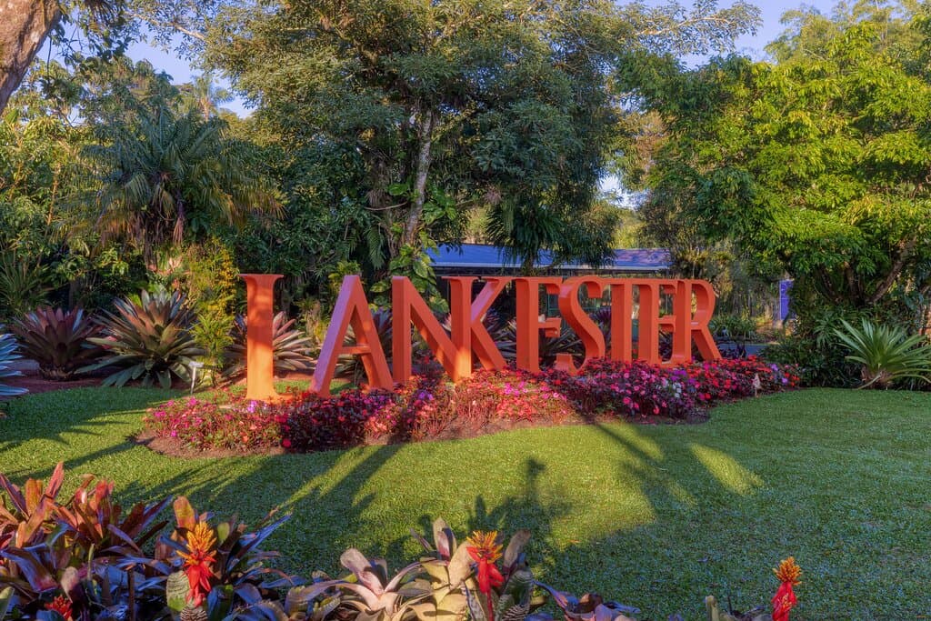 Rótulo de la entrada al Jardín