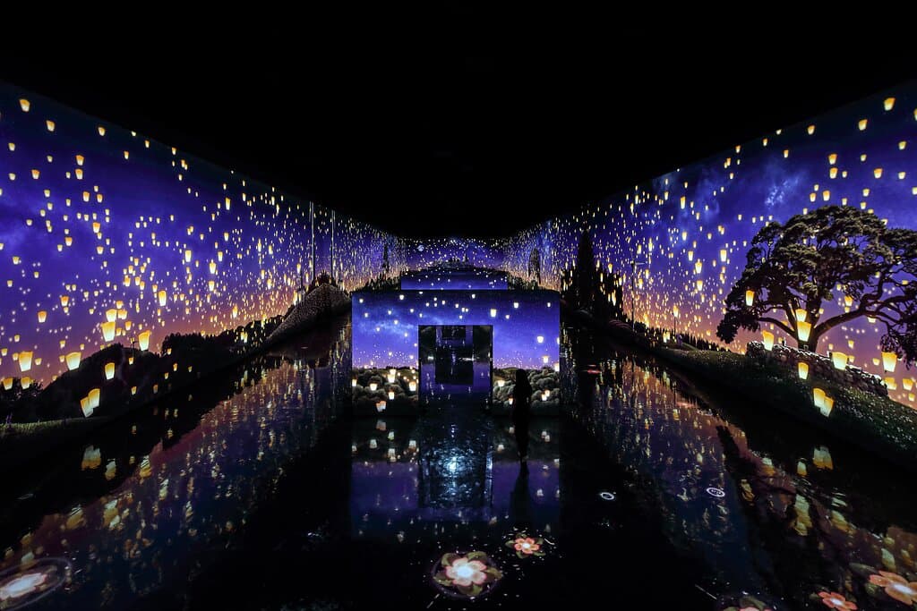 EXHIBITION ZONE - GARDEN  Gangwon, the Beauty Sculpted by Time of Nature  Through the beautiful scenery of Yeongseo that is inscribed with traces of time, you will soon be embraced by the light of dawn at the magnificent Taebaek Mountains. And eventually, the East Sea, where tranquility and strength coexist.