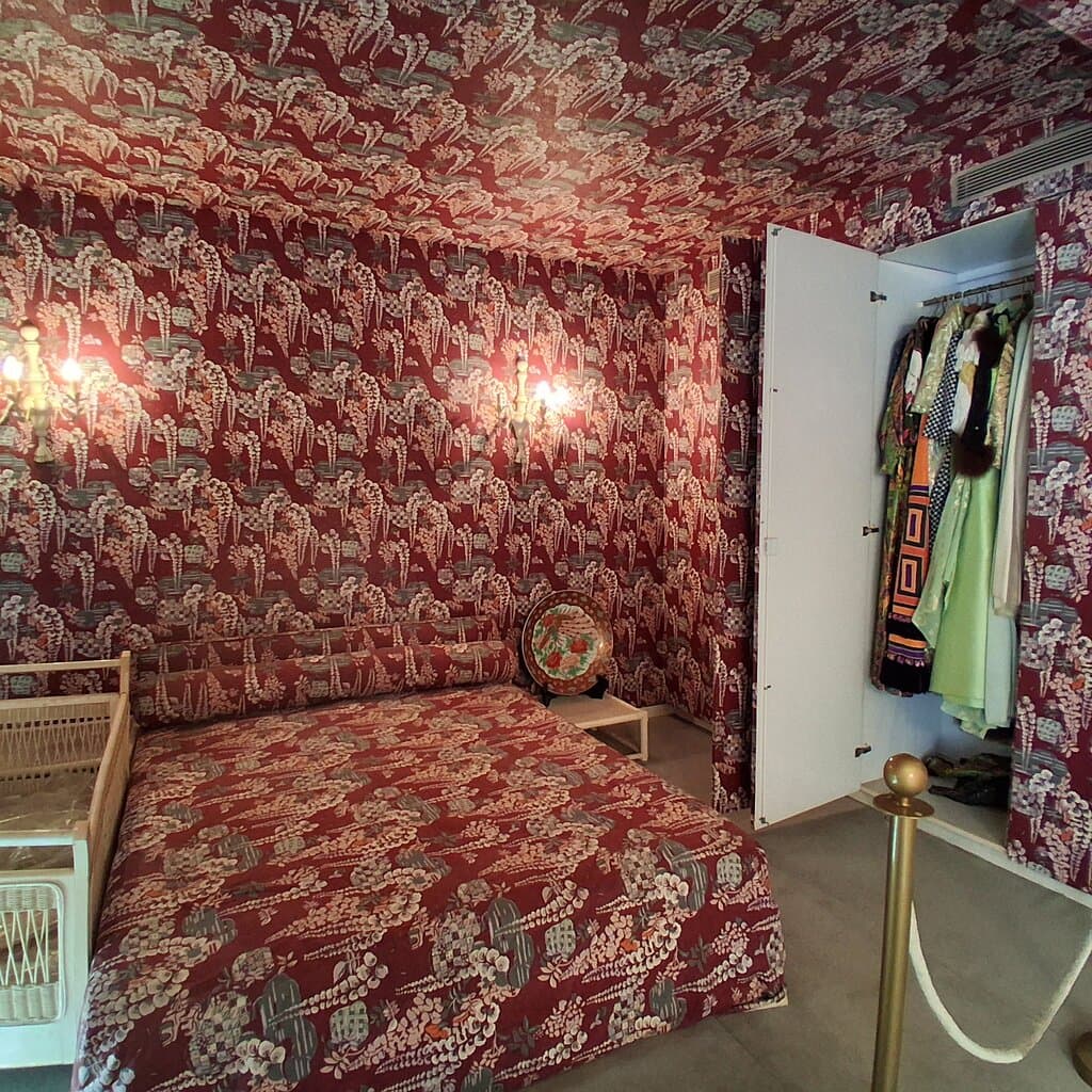 Guest room