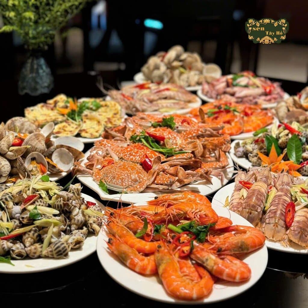 💚 ĐẶT BÀN TẠI SEN TÂY HỒ - NHỮNG ĐIỀU CẦN BIẾT  Để có trải nghiệm ẩm thực trọn vẹn, quý khách vui lòng lưu ý: 1️⃣ Sen Tây Hồ chỉ có một HOTLINE DUY NHẤT 1900 6607 2️⃣ Sen Tây Hồ không có chương trình "chuyển khoản trước để nhận ưu đãi". Mọi khuyến mãi chính thức đều được công bố công khai trên fanpage và website.  Chia sẻ thông tin này để liên hệ đúng nơi, trải nghiệm đúng chất tại Sen Tây Hồ! ————— 𝐊𝐡𝐮 𝐕𝐚̆𝐧 𝐇𝐨́𝐚 𝐀̂̉𝐦 𝐓𝐡𝐮̛̣𝐜 𝐒𝐞𝐧 𝐓𝐚̂𝐲 𝐇𝐨̂̀